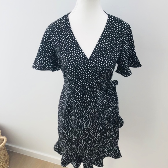 VERO MODA size M short sleeved mini wrap dress, black with white dots - Picture 8 of 11